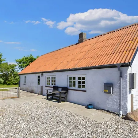 5 Person In Karby-by Traum