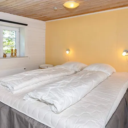 5 Person In Karby-by Traum